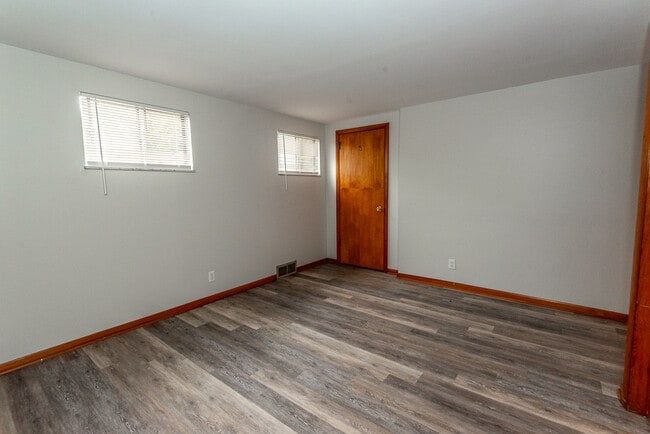 Building Photo - 2533 Sylvania Dr