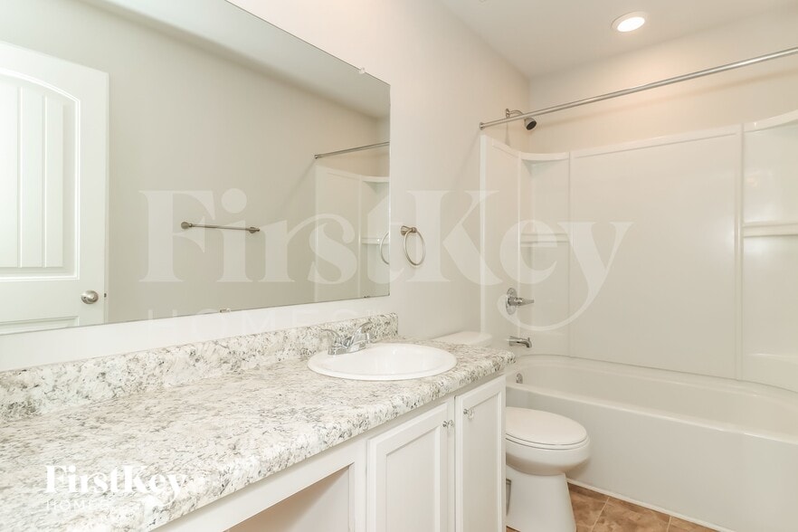 Building Photo - 529 S Fortune Way