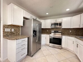 Building Photo - 703 Crosswinds Dr