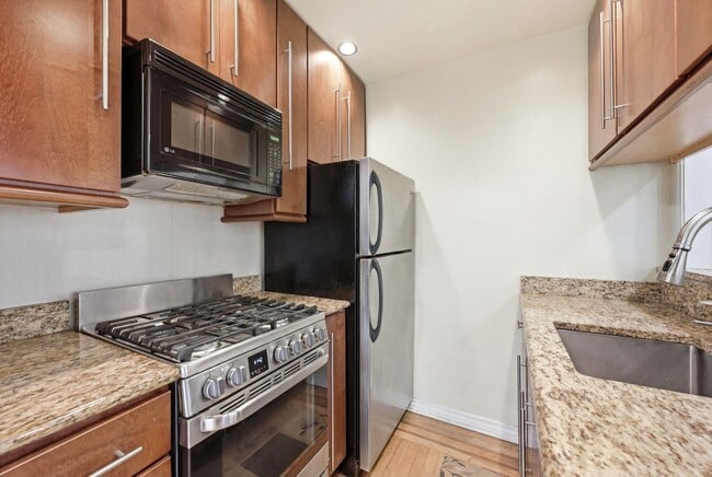 Building Photo - 245 3rd St