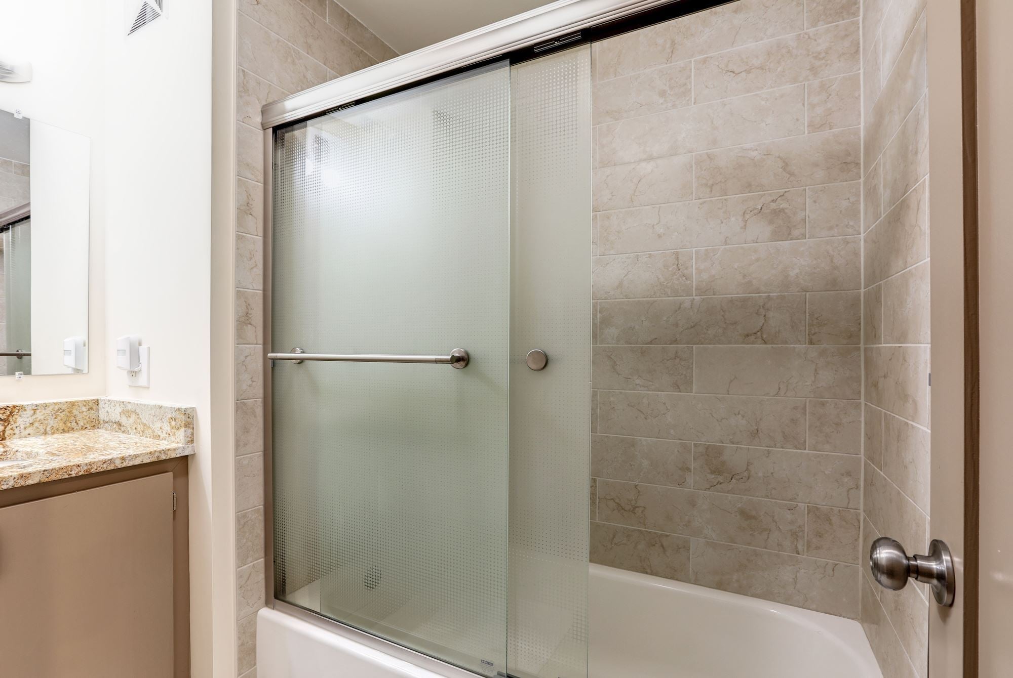 renovated bathroom - 4949 Allan Rd