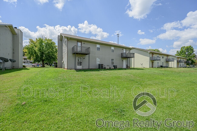 Building Photo - 815 Willow Pointe