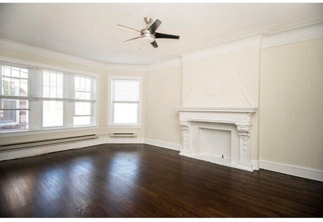 Building Photo - 327 Kedzie St