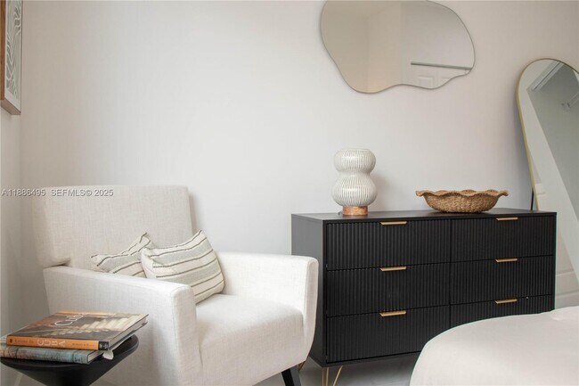 Building Photo - 1453 W 29th St