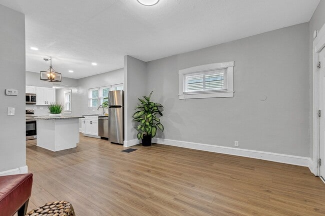 Building Photo - 3628 Birchwood Ave