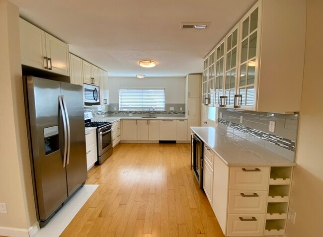 Building Photo - 90 Holstrom Cir