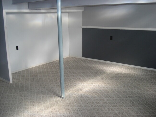 Building Photo - 8783 Lozen Dr