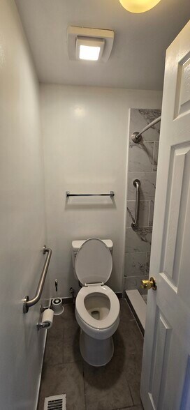 Upstairs Bathroom - 70 Rittenhouse Dr