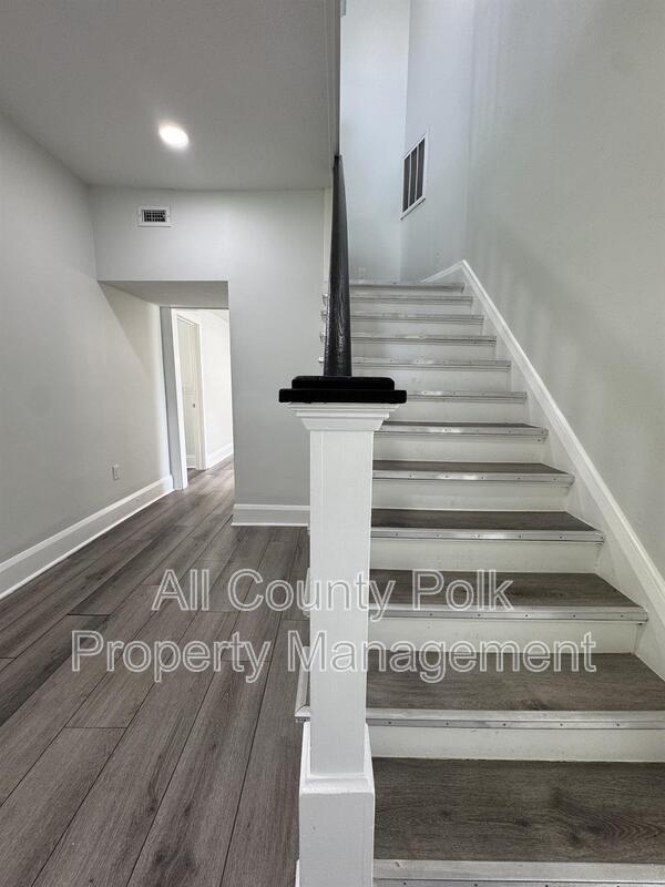 Building Photo - 1044 W Lime St