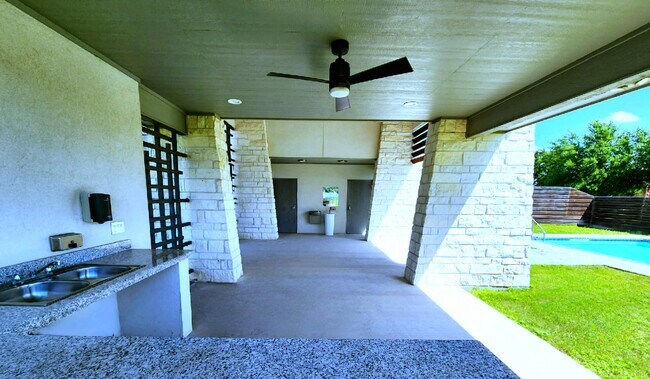 Building Photo - Cornell