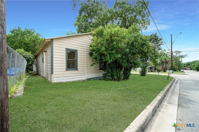 Building Photo - 414 Orange Ave