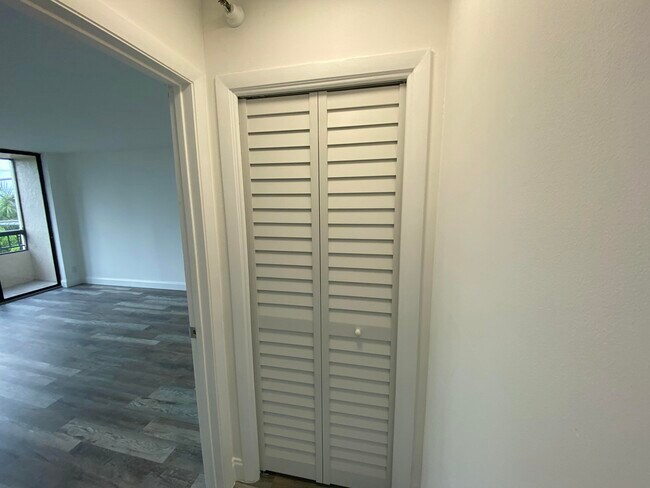 Building Photo - 6320 Boca Del Mar Dr