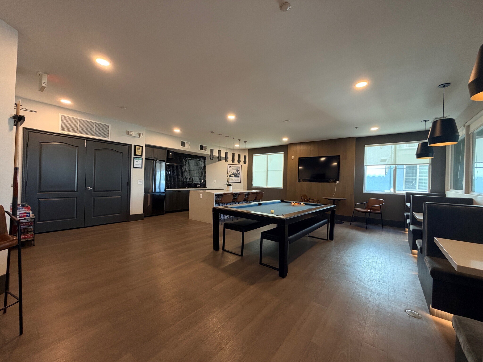 Entertainment and Meeting Room - 3950 Ohio St