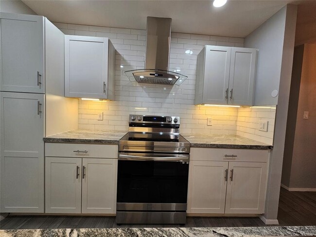 Building Photo - 2209 Singletree Ave