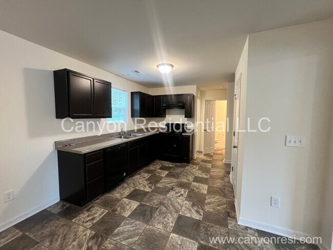 Building Photo - Charming 4-Bedroom Home