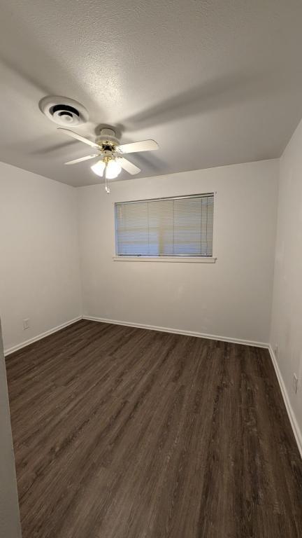 Building Photo - 409 S Holly St