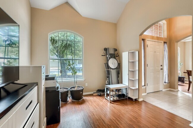 Building Photo - 301 Gulfstream Dr