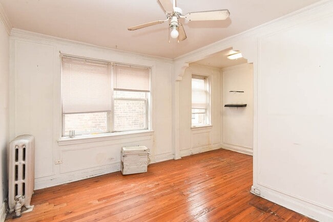 Building Photo - 4060 N Kenmore Ave