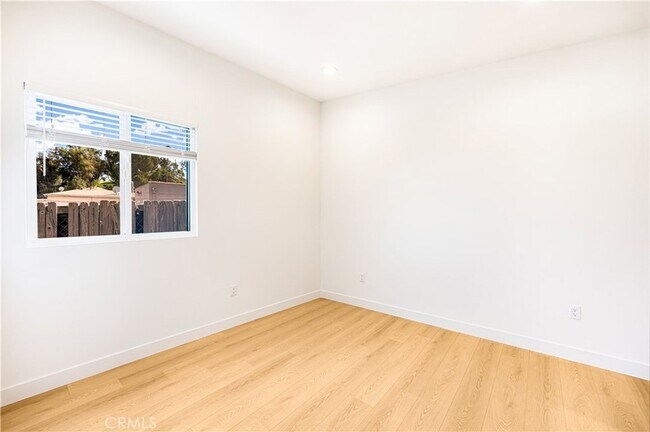Building Photo - 4040 Somers Ave