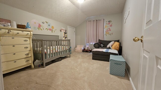 Building Photo - 265 Darenia Ln