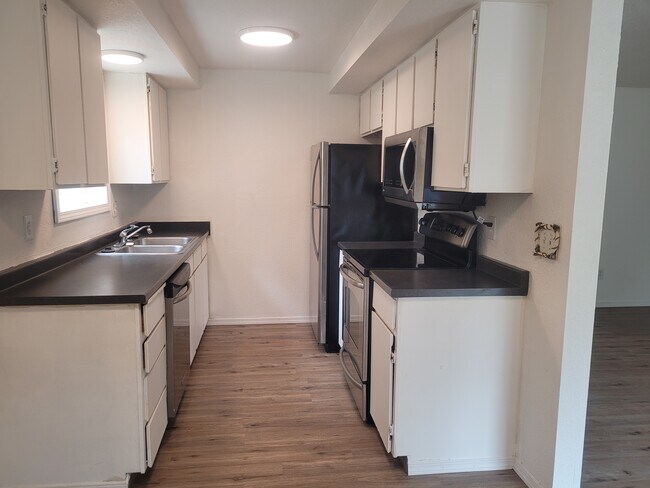 Building Photo - 18320 Hurst Rd