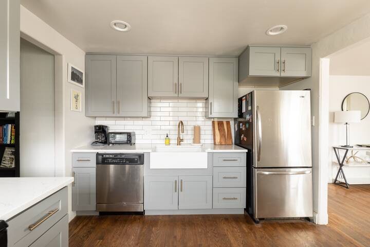 Kitchen - 4701 Meade St