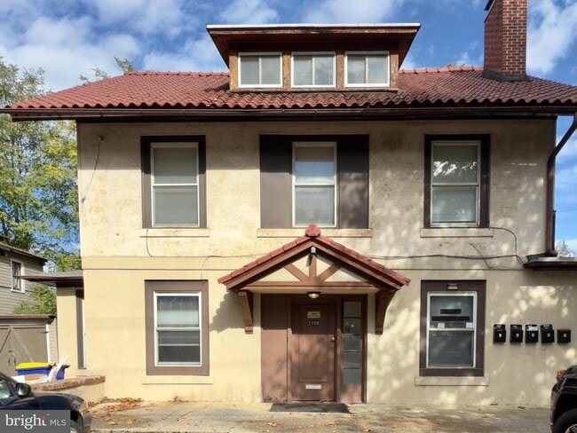Building Photo - 2108 Walnut St