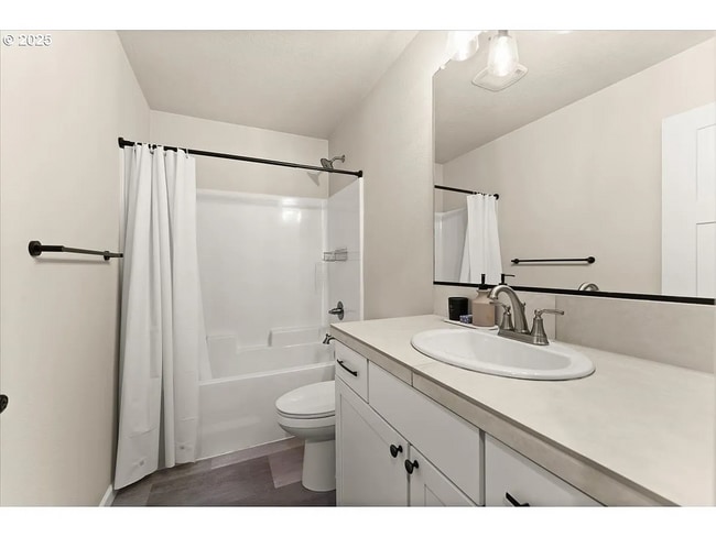 Building Photo - Modern Comfort Meets Convenience in Happy ...