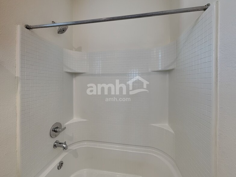 Building Photo - 2718 Meadowood Heights