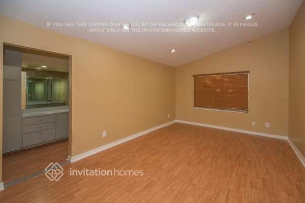 Building Photo - 14915 SW 139th Pl