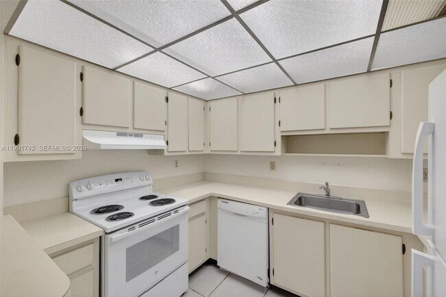 Building Photo - 3100 W Rolling Hills Cir