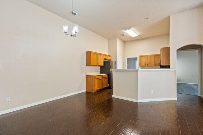 Building Photo - 2822 Southampton Way