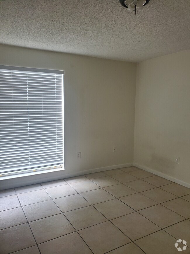 Building Photo - 10810 SW 88th St