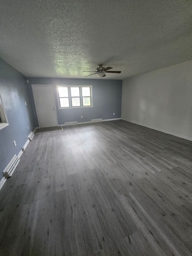 Building Photo - 3 bed 1 bath with partially finished basem...