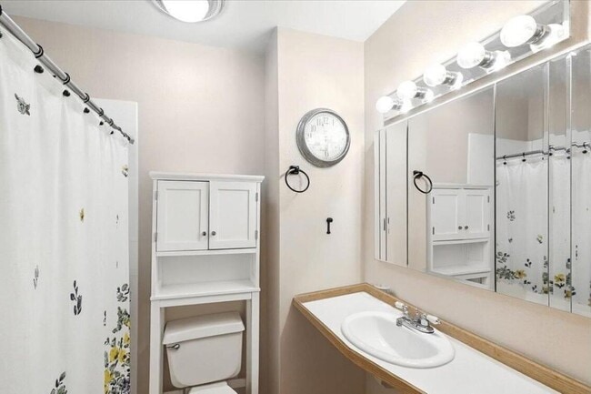 Building Photo - 709 Cypress Dr