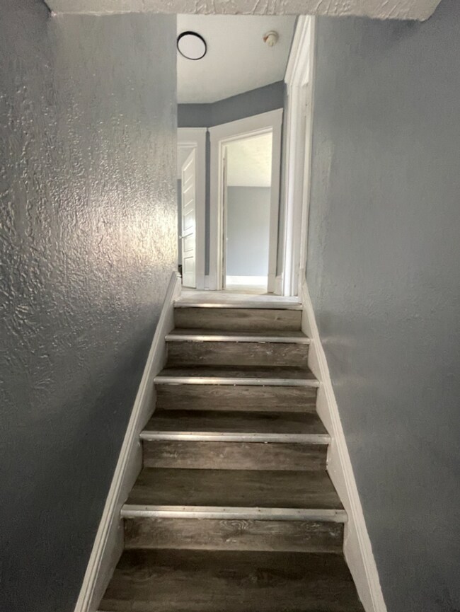 Building Photo - SECTION 8 and EDEN Accepted! Newly renovat...