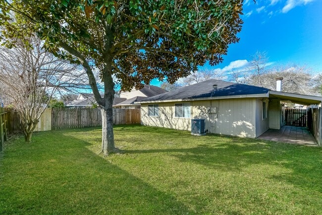 Building Photo - 3823 Ebury Dr