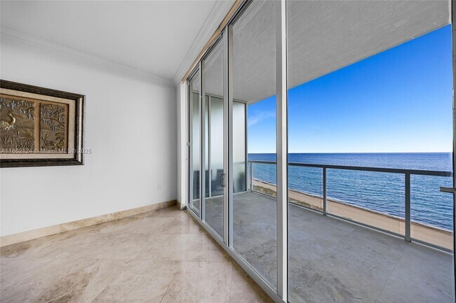 Building Photo - 704 N Ocean Blvd