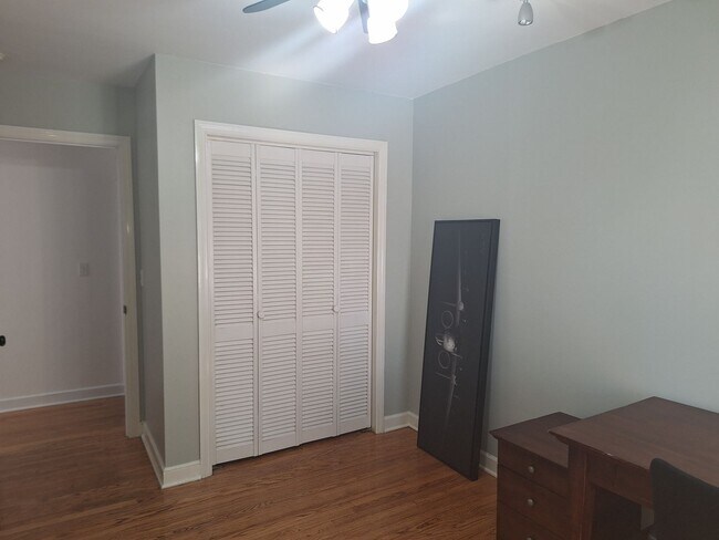 Building Photo - Magnificent Four Bedroom Home - Minutes Away from Numerous Attractions!