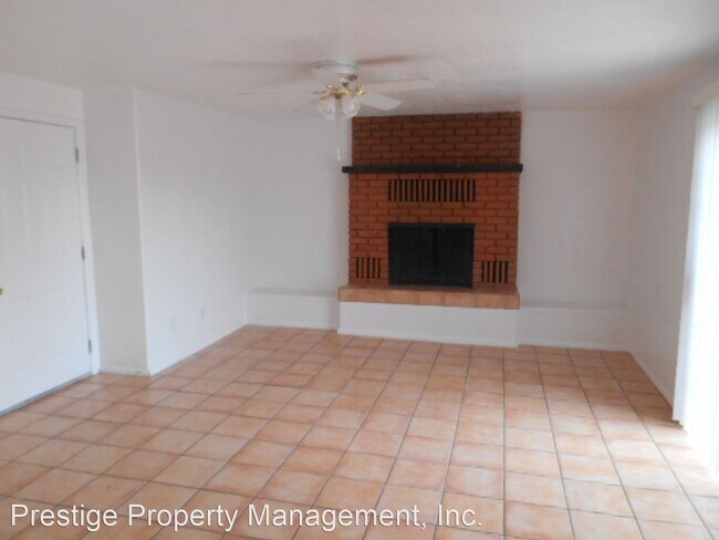 Building Photo - 3 br, 2 bath House - 2402 S. Calle Yucatan