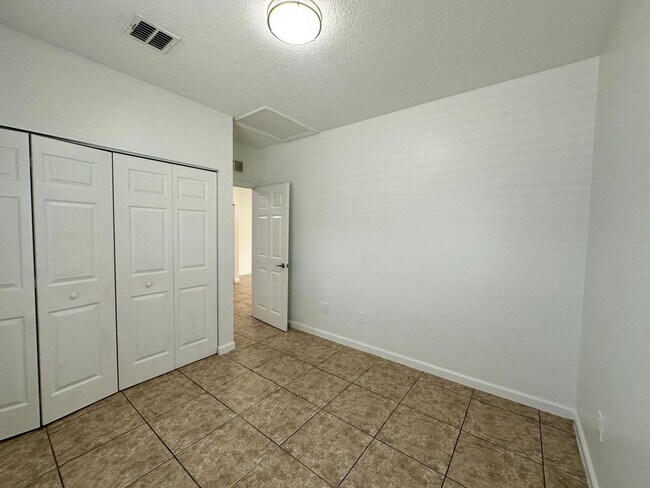 Building Photo - 1045 Villas LLC (1035 NE 10th Ave)