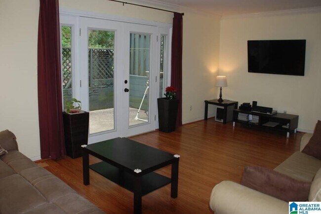 Building Photo - 804 Vestavia Villa Ct
