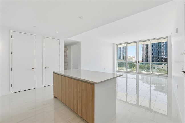 Building Photo - 400 Central Ave