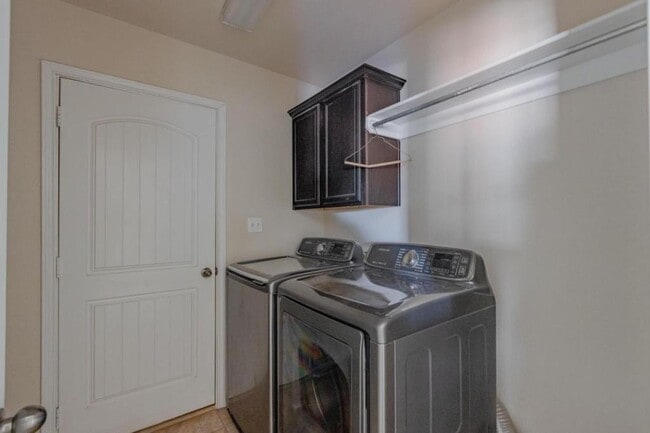 Building Photo - 711 Candlestick Dr