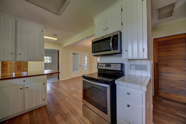 Building Photo - 415 Silliman St