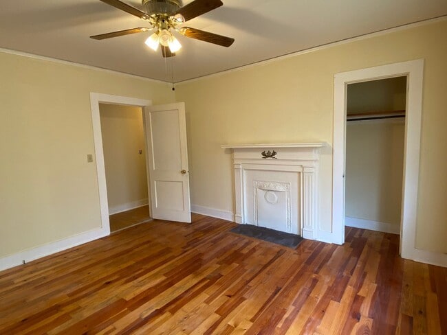 Building Photo - 2 Bedroom 1 Bath Home In Greenville !