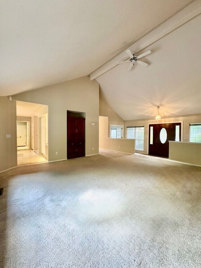 Building Photo - Spacious 3 Bed + Office | 3 Bath | 3-Car G...