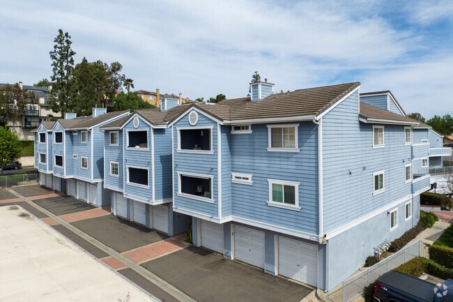Primary Photo - Lakeview Terrace Condominiums