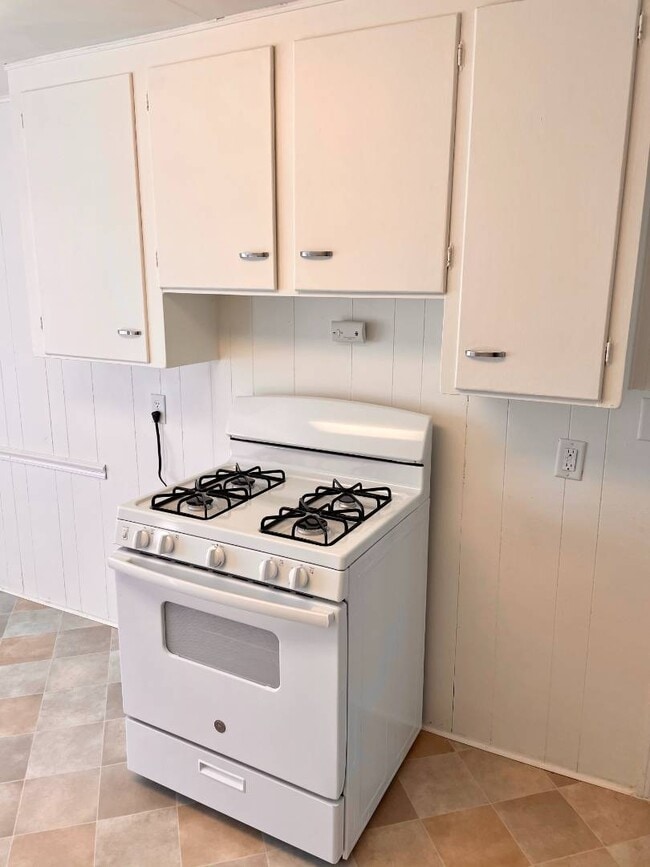 Building Photo - 1623 Cedar St