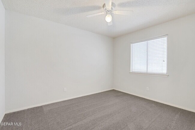 Building Photo - 10925 Loma Alta Pl